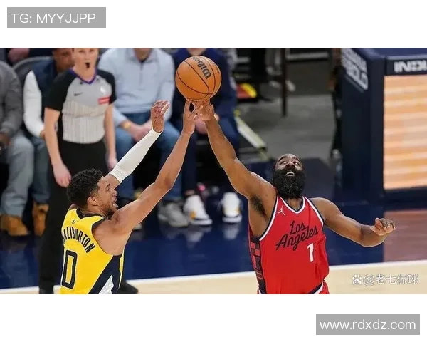 快船小卡复出仍难掩球队问题：战术单一与临场调整不足成致命短板